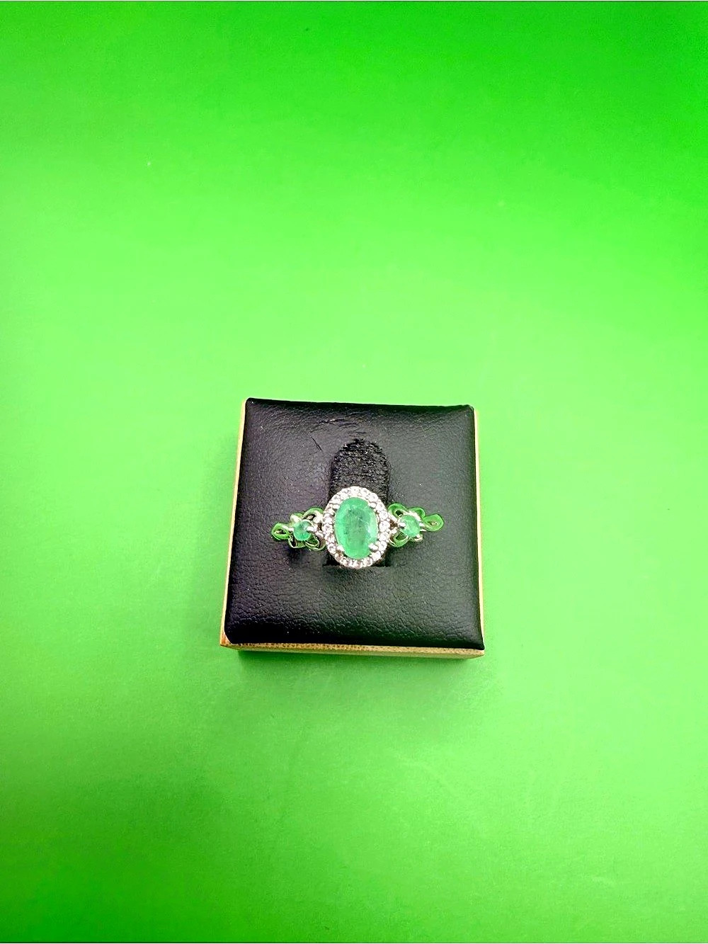 925 Sterling Silver Emerald & White Topaz Ring 
Size 9.